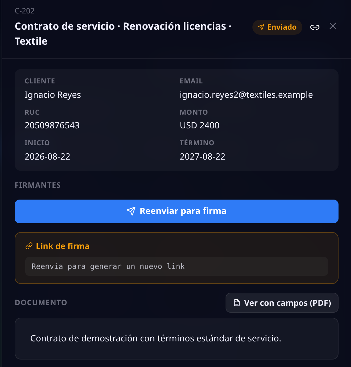 Detalle de un contrato enviado: datos del cliente con email, RUC, monto y vigencia, botón Reenviar para firma, el recuadro del link de firma y el documento con Ver con campos en PDF