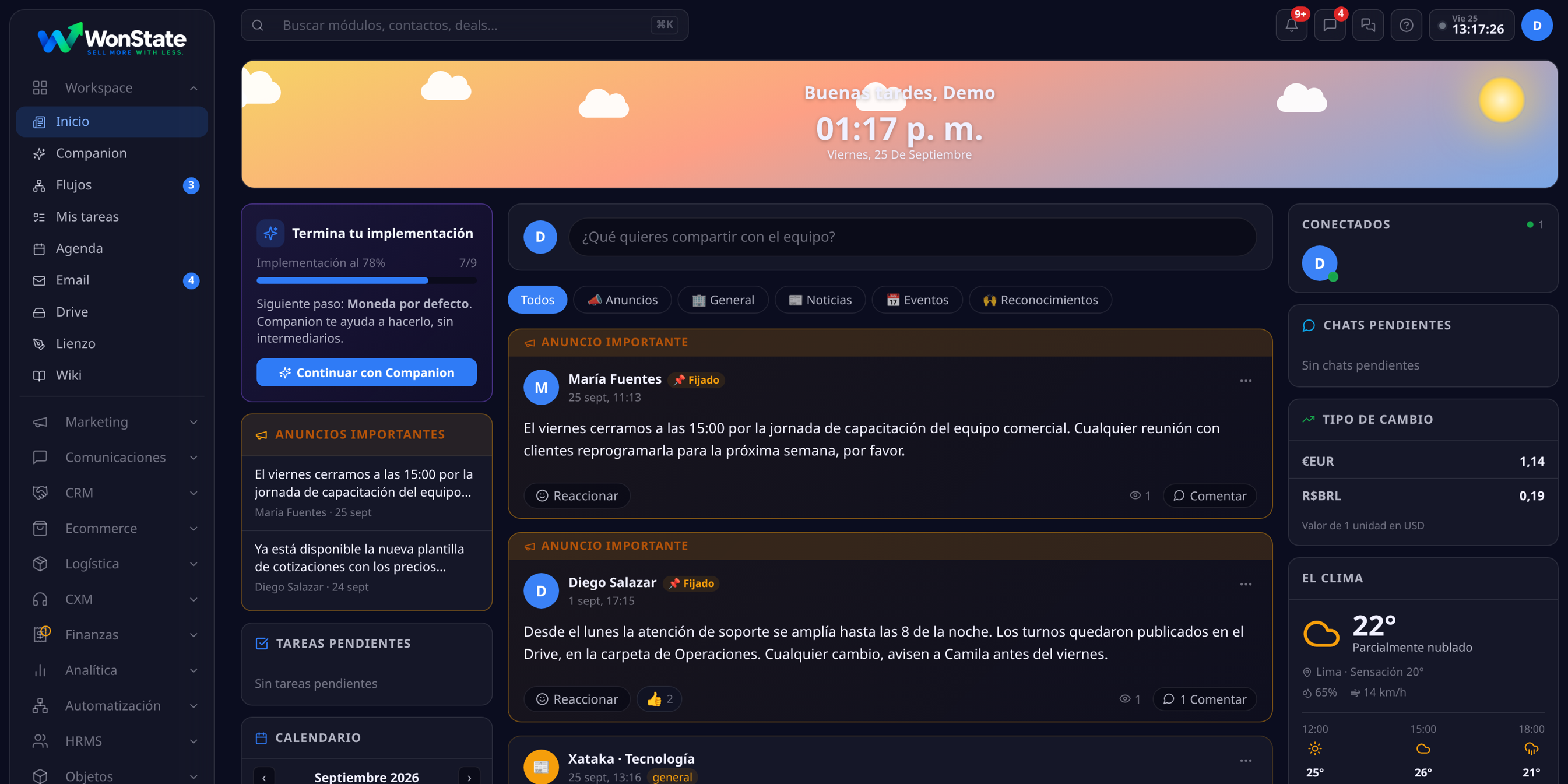 Pantalla de inicio con el saludo y la hora arriba, la caja para publicar, los filtros por tipo de publicación, el muro del equipo al centro y tarjetas laterales con pendientes, calendario, quién está conectado y el clima