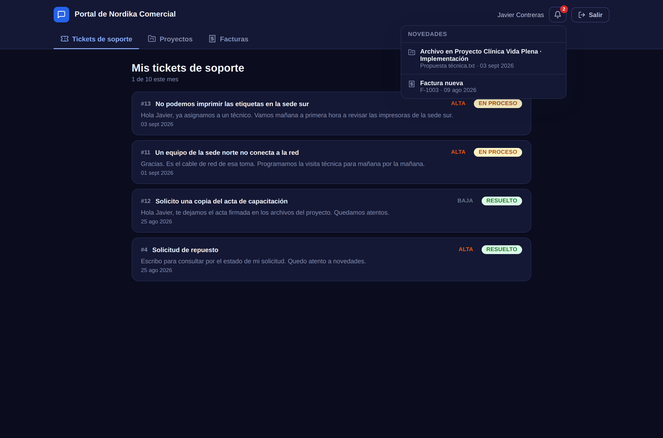 Campana de novedades abierta en el portal mostrando un archivo nuevo del proyecto y una factura nueva, sobre la lista de tickets del cliente