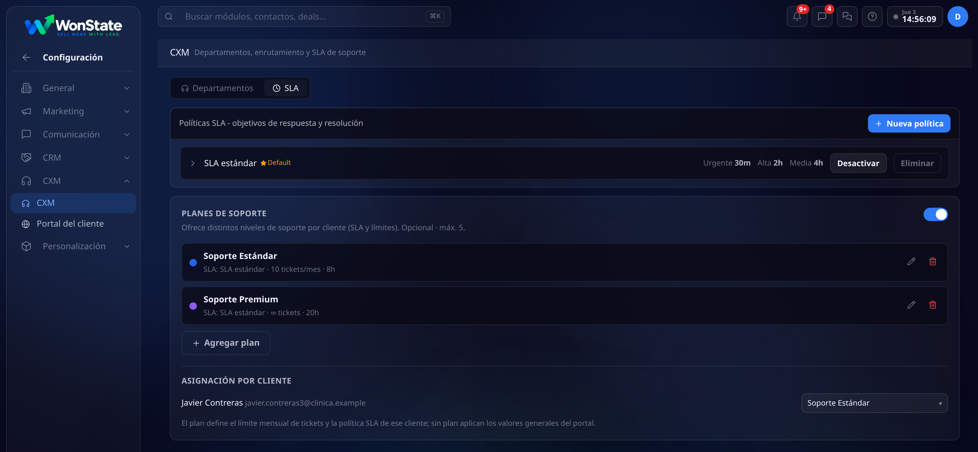 Configuración de CXM, pestaña SLA: la política SLA estándar con sus tiempos por prioridad, los planes Soporte Estándar (10 tickets al mes) y Soporte Premium (tickets ilimitados), y la asignación de plan a un cliente